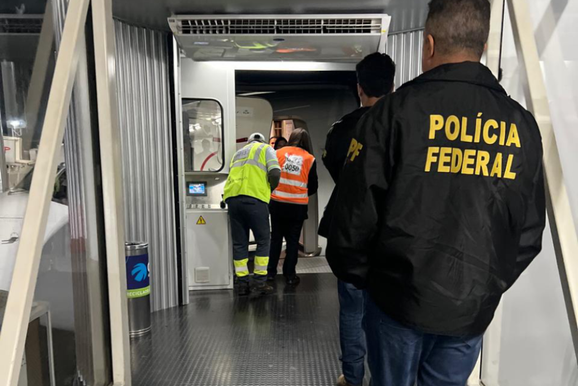 Passageiro fala em bomba e quatro s&atilde;o retirados de voo no aeroporto de Foz