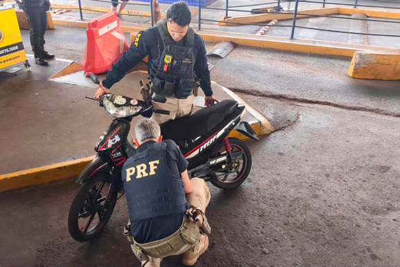 Placa paraguaia denuncia fraude e mulher acaba presa na Ponte da Amizade