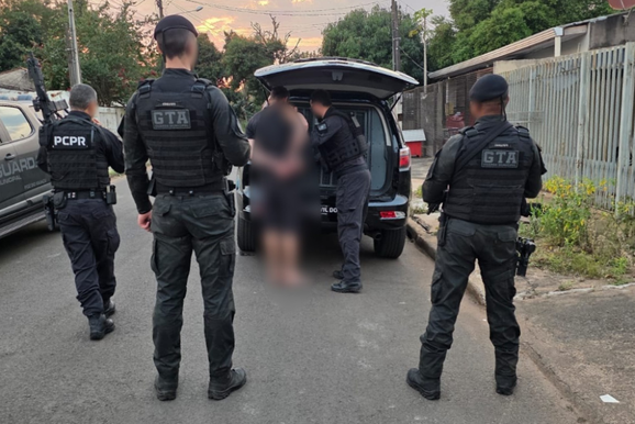 Pol&iacute;cia cumpre dez ordens contra suspeitos de tr&aacute;fico e venda ilegal de armas