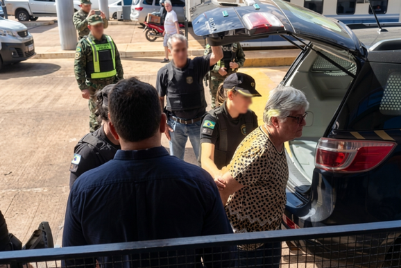 Acusada de golpe milion&aacute;rio em Puerto Iguaz&uacute; &eacute; extraditada pela Pol&iacute;cia Federal