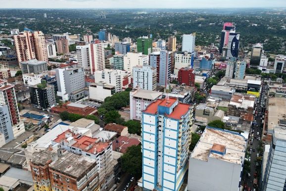 Boom de pr&eacute;dios muda paisagem de Ciudad del Este e avan&ccedil;a para novos bairros