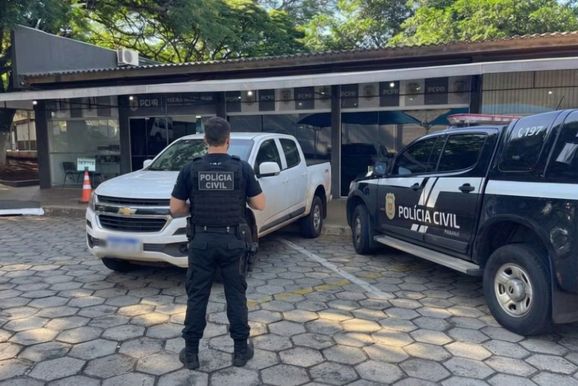 Homem vai &agrave; delegacia registrar furto de caminhonete alugada e acaba preso em Foz