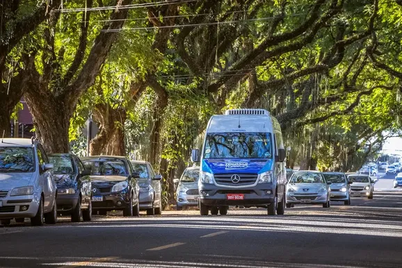 Motoristas temem ficar sem trabalhar com limite de idade dos ve&iacute;culos tur&iacute;sticos 