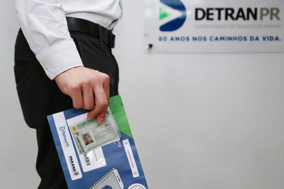 Multas por licenciamento atrasado crescem 63% e passam de mil em Foz do Igua&ccedil;u