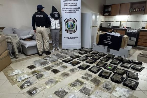 Policial paraguaio &eacute; preso com 53 kg de maconha premium durante opera&ccedil;&atilde;o 