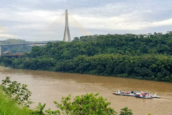T&aacute;xis e vans ganham nova rota entre Paraguai e Argentina sem precisar passar por Foz