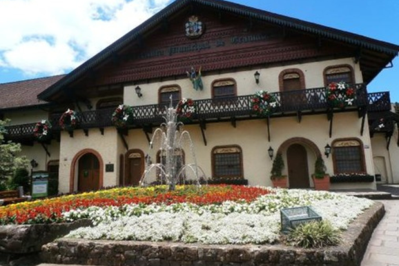 Prefeitura de Gramado ter&aacute; turno &uacute;nico na segunda (29) devido a jogo da Sele&ccedil;&atilde;o Brasileira
