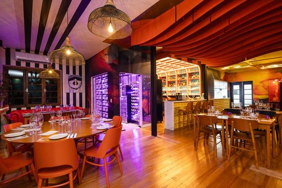 Agosto no Esquina Bar e Cozinha ter&aacute; m&uacute;sica, clube de leitura e promo&ccedil;&atilde;o de Dia dos Pais