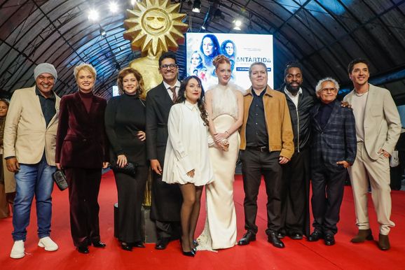 "Ant&aacute;rtida" faz nevar no tapete vermelho do 54&ordm; Festival de Cinema de Gramado