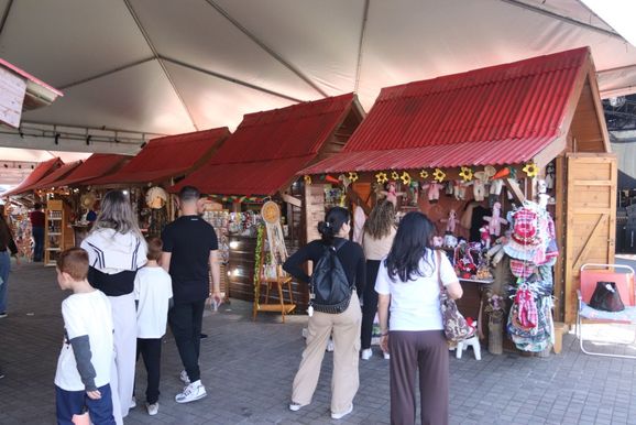Casinhas do artesanato funcionar&atilde;o at&eacute; 30 de agosto na Pra&ccedil;a Jo&atilde;o Corr&ecirc;a em Canela
