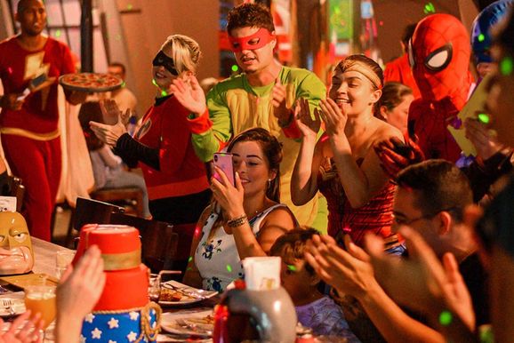Her&oacute;is da Pizza oferece rod&iacute;zio de presente para aniversariantes e desconto para moradores