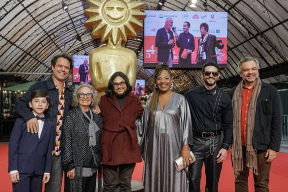"Leite em P&oacute;" e document&aacute;rio "Empeleitada" estreiam no 54&ordf; Festival de Cinema de Gramado