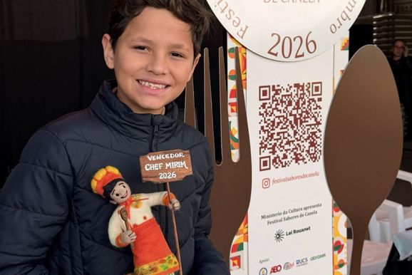 Anthony Joaquim Paiva vence o concurso Chef Mirim no Festival Sabores de Canela