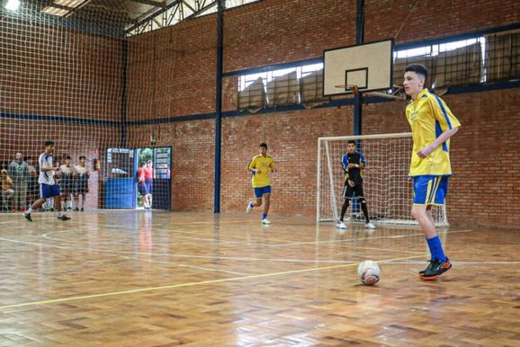 Disputas da modalidade futsal d&atilde;o sequ&ecirc;ncia &agrave; 33&ordf; Olimp&iacute;ada Estudantil de Canela