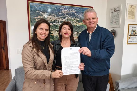 Nova Petr&oacute;polis firma termo de  fomento para ampliar rede de &aacute;gua na Linha Piraj&aacute; Baixa