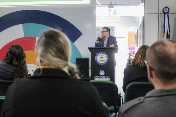 Palestra promovida pelo Procon de Canela re&uacute;ne empres&aacute;rios de diversos setores
