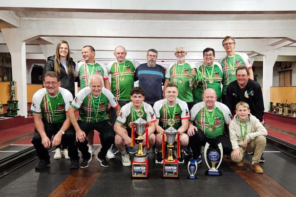 Pela 1&ordf; vez na hist&oacute;ria, equipe vence duas divis&otilde;es do Bol&atilde;o Masculino de Nova Petr&oacute;polis