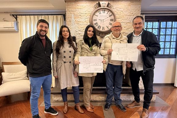 C&acirc;mara de Gramado recebe projeto para melhorar a acessibilidade na entrada do Legislativo