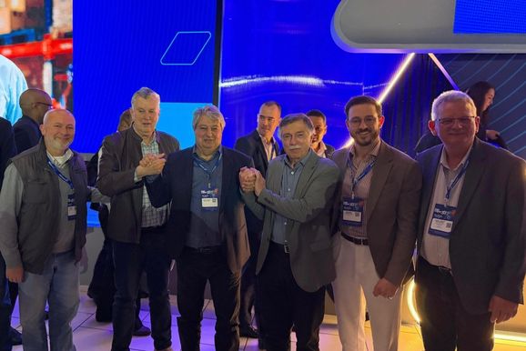 Gramado marca presen&ccedil;a no ato de assinatura do in&iacute;cio das obras do Aeroporto de Vila Oliva