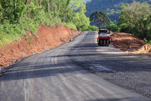 Munic&iacute;pio de Nova Petr&oacute;polis inicia pavimenta&ccedil;&atilde;o da Estrada Municipal Caminho Pomerano