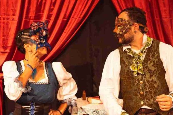 Espet&aacute;culo inspirado em Paulo Leminski leva teatro e poesia a estudantes de Guaratuba
