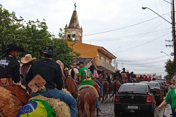 Festa de Nossa Senhora Aparecida re&uacute;ne moradores e visitantes na Vila Guay, em Ibaiti