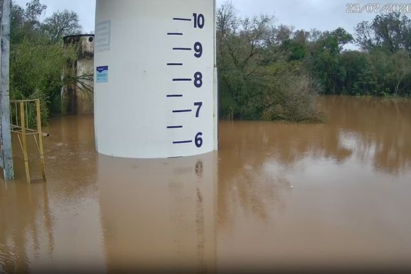 Rio dos Sinos entra em n&iacute;vel de alerta em Taquara; Paranhana permanece em seu leito normal