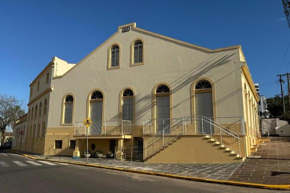 Casa Vidal recebe exposi&ccedil;&atilde;o "Retrospectiva", da artista Karola Behel Elshout, em Taquara