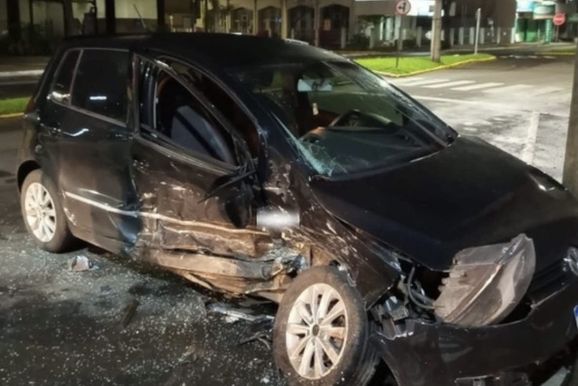 Colis&atilde;o entre ve&iacute;culos deixa duas feridas na madrugada deste domingo (30) em Igrejinha