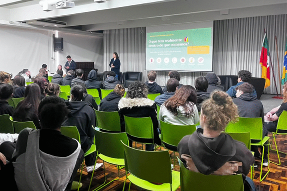 Estudantes da Escola de Aplica&ccedil;&atilde;o Feevale participam de atividades com intercambistas