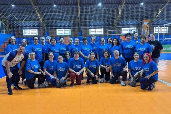 Prefeitura de Parob&eacute; entrega 100 novas camisetas para participantes do Projeto Mexa-se