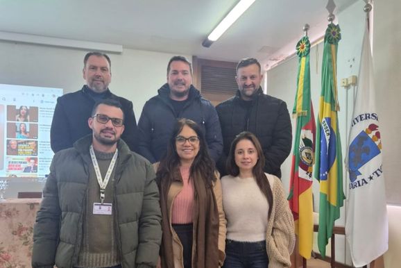 Tr&ecirc;s Coroas capacita equipe para avaliar implanta&ccedil;&atilde;o do Servi&ccedil;o de Fam&iacute;lia Acolhedora