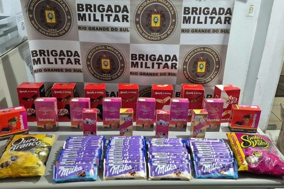 Trio &eacute; preso com grande quantidade de chocolates furtados de supermercado de Taquara
