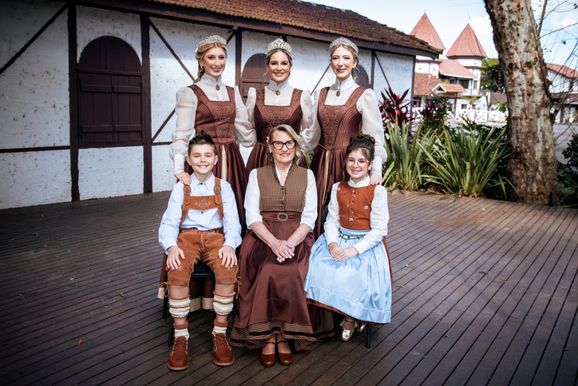 37&ordf; Oktoberfest de Igrejinha revela trajes oficiais da Seniorin, do Bubchen e da M&auml;dchen