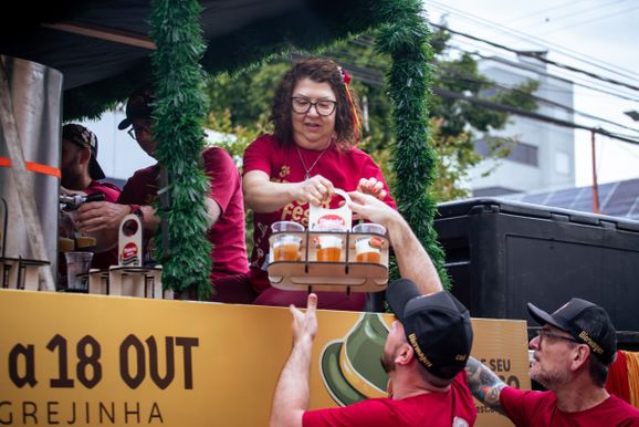 Bierwagen espalha a alegria da 37&ordf; Oktober por Tr&ecirc;s Coroas e Igrejinha neste s&aacute;bado (26)