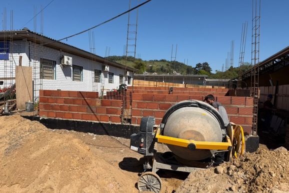 Com investimento superior a R$ 1,2 mi, seguem obras na EMEF Maltus Krumenauer, em Parob&eacute;
