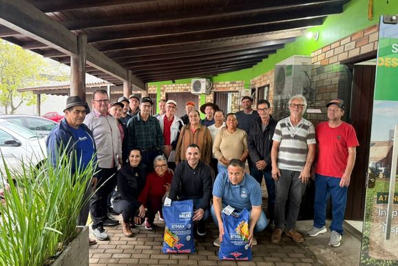 Parob&eacute; fortalece agricultura familiar com 115 sacos de sementes pelo Programa Milho 100%