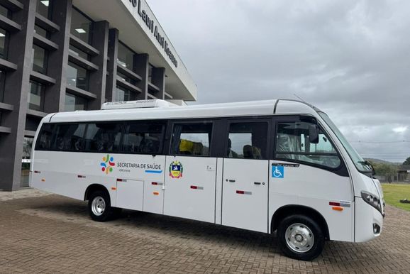 Sa&uacute;de de Igrejinha ganha refor&ccedil;o com micro-&ocirc;nibus zero km para transporte de pacientes