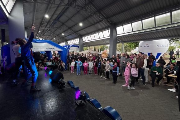 Celebra&ccedil;&atilde;o dos 80 anos de Sesc e Senac re&uacute;ne comunidade com 2 mil atendimentos em Taquara