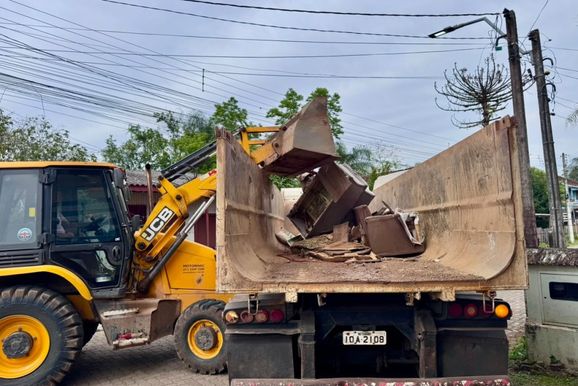 Mais de 80 toneladas de volumosos s&atilde;o retiradas das ruas de Taquara