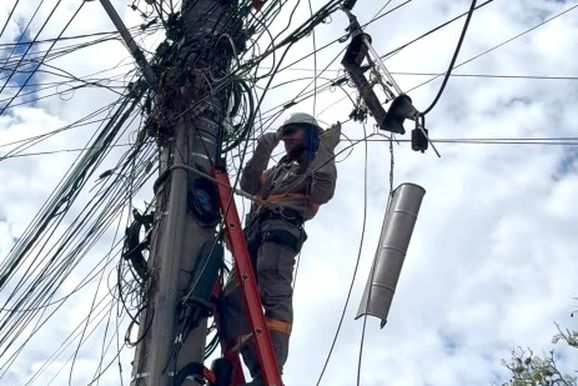 Opera&ccedil;&atilde;o Poste Limpo j&aacute; retirou quase duas toneladas de fios e cabos inativos em Taquara