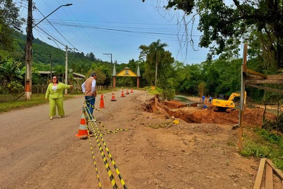 Prefeitura de Taquara realiza obras de conten&ccedil;&atilde;o em estradas de Padilha e Rio da Ilha