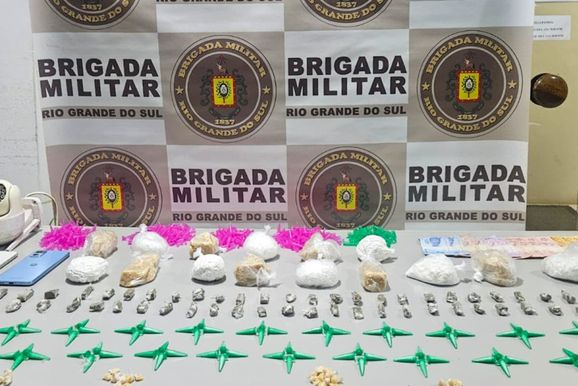 Seis pessoas s&atilde;o presas por tr&aacute;fico de drogas em Tr&ecirc;s Coroas