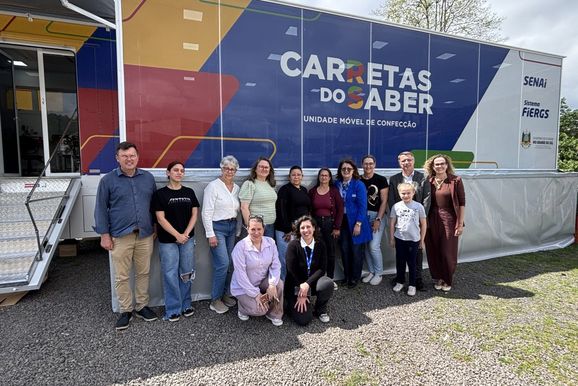 Tr&ecirc;s Coroas recebe cursos de qualifica&ccedil;&atilde;o profissional do programa carretas do saber