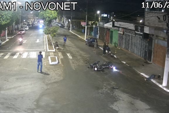 Assista: Convers&atilde;o proibida provoca grave acidente entre motocicletas em Fabriciano