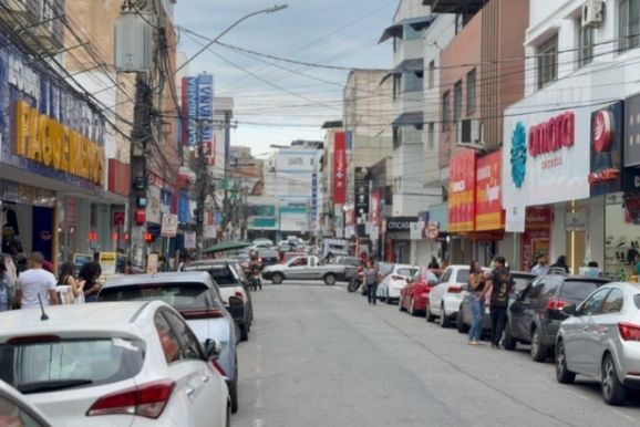 Ipatinga inicia demarca&ccedil;&atilde;o de vagas para estacionamento regulamentado nas vias