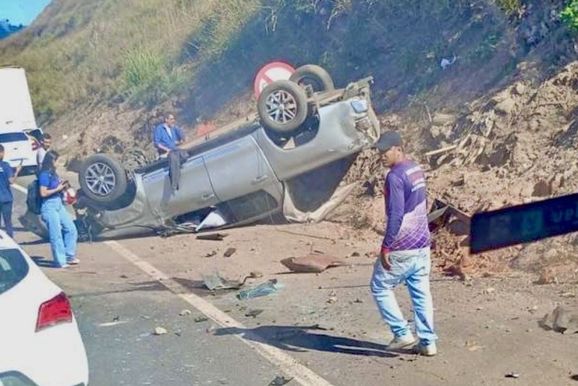 Acidente grave deixa ve&iacute;culos destru&iacute;dos na BR-381 entre Ipatinga e Fabriciano