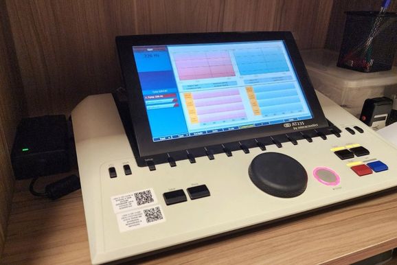 Centro de Especialidades de Tim&oacute;teo recebe novo equipamento para exames auditivos
