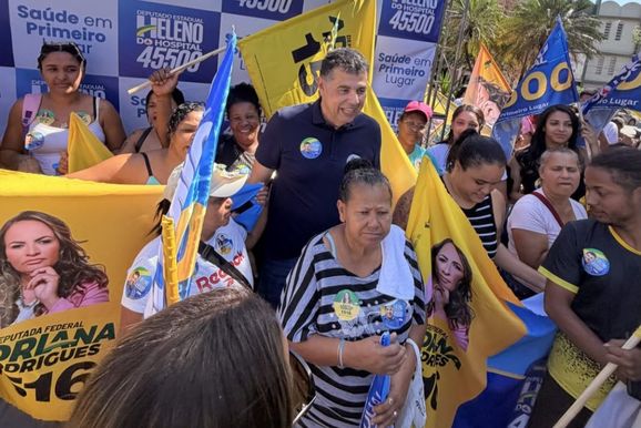 Heleno do Hospital re&uacute;ne apoiadores em caminhada pelo bairro Esperan&ccedil;a, em Ipatinga