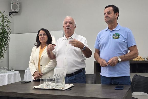 Prefeito de Par&aacute; de Minas anuncia apoio &agrave; reelei&ccedil;&atilde;o de Ros&acirc;ngela Reis